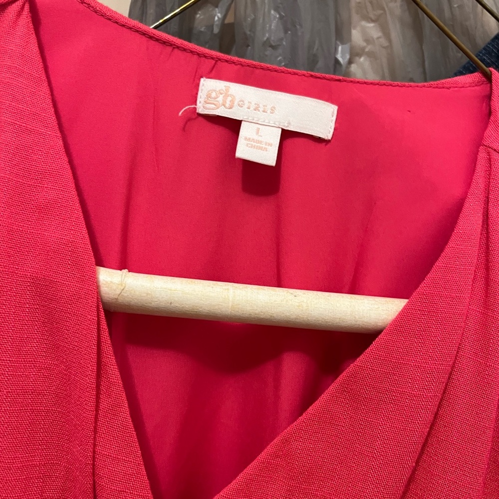 Gibson Red V-Neck cocktail
